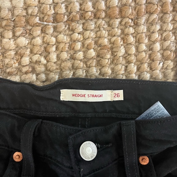 Levi's Wedgie Straight Leg  Black Size 26 - Picture 2 of 3